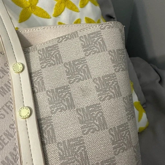 Steve Madden Cream Tote Bag with Quilted Design - Picture 2 of 8